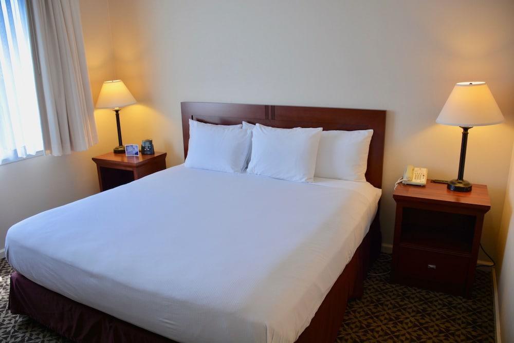 Doubletree Suites By Hilton Mount Laurel Exterior photo