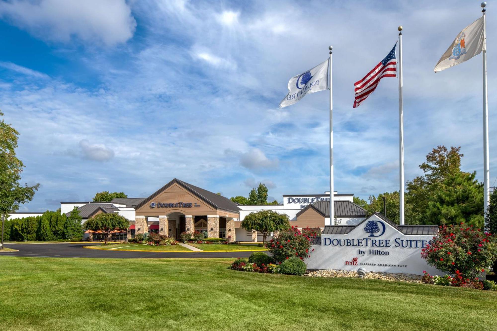 Doubletree Suites By Hilton Mount Laurel Exterior photo